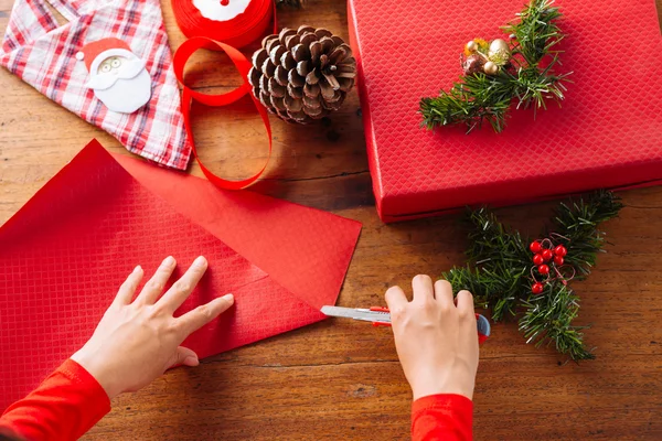 Cutting red wrapper — Stock Photo, Image