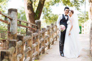 Asya Düğün çifti