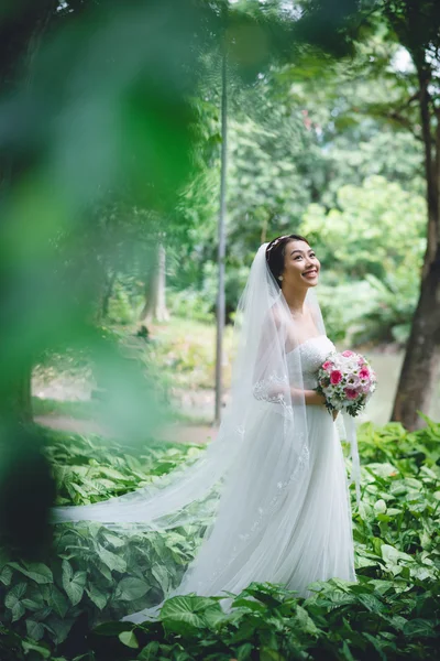 Happy Asian bride — Stock Photo, Image