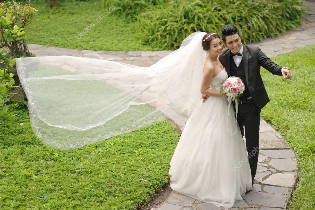 Photo Vietnamese Wedding Vietnamese Wedding Couple Stock