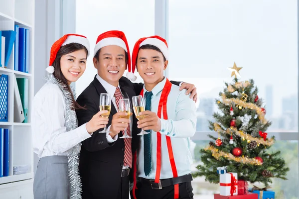 Celebrating Christmas in  office — Stock Photo, Image