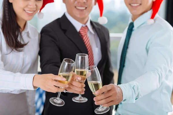 Toast in office — Stockfoto