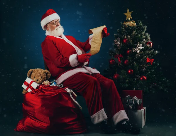 Santa z list — Zdjęcie stockowe