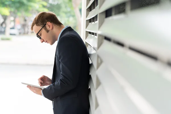 Manager con tablet — Foto de Stock