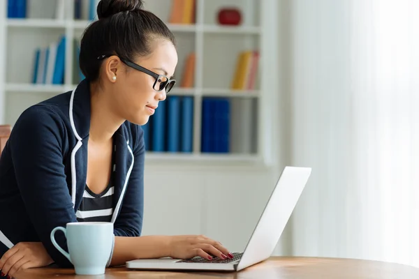 Joven dama de negocios — Foto de Stock