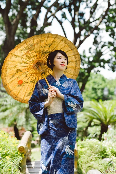 Pensativo mujer japonesa — Foto de Stock