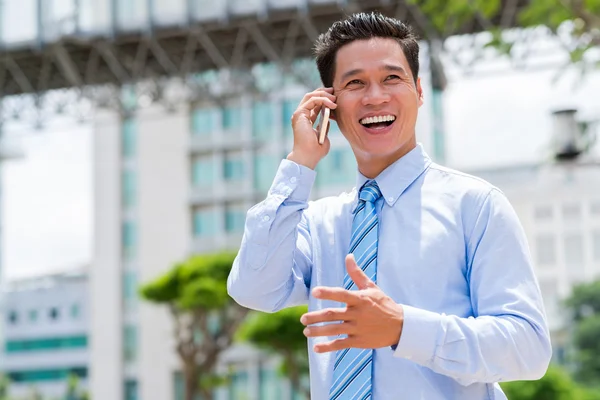 Empresário vietnamita alegre — Fotografia de Stock