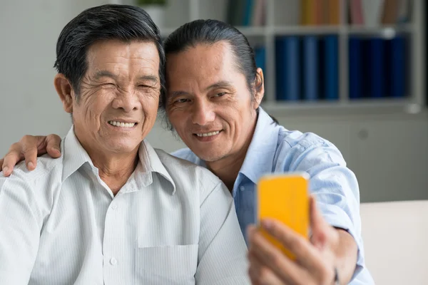 Facendo selfie — Foto Stock