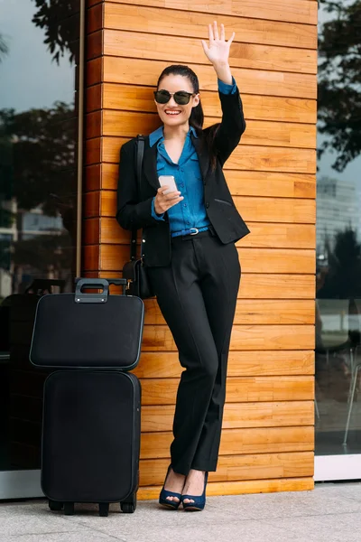 Joven dama de negocios alegre — Foto de Stock