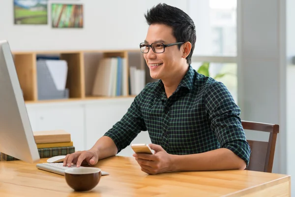 Sibuk Young Man — Stok Foto