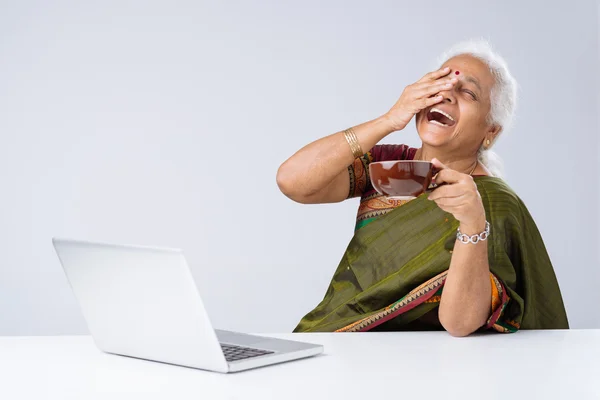 Riendo mujer india —  Fotos de Stock