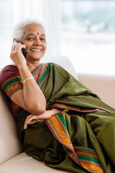 Mujer india mayor moderna — Foto de Stock