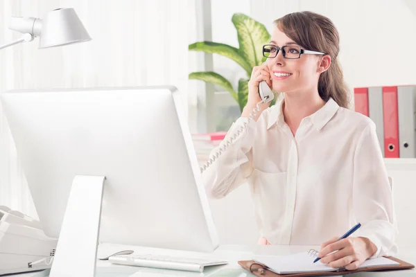 Secretaris op het werk — Stockfoto