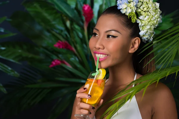 Drinking cocktail — Stock Photo, Image