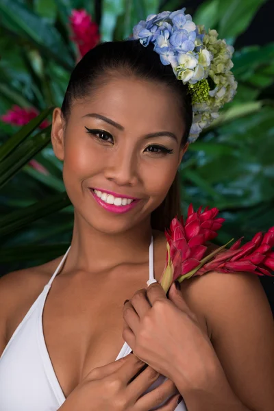 Filipina with red ginger flower — Stock Photo, Image