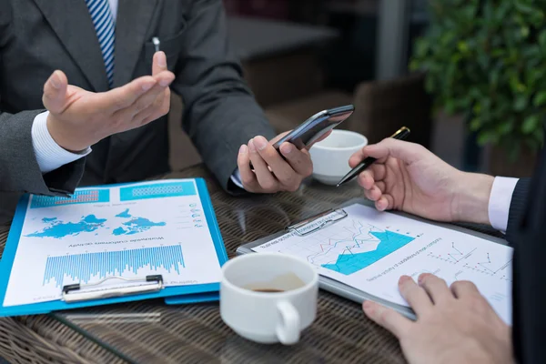 Financiële verslagen bespreken — Stockfoto