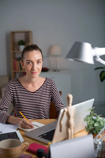 Projektant w pracy — Zdjęcie stockowe