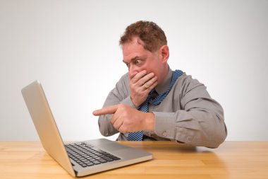 Şok işadamı laptop arıyorum