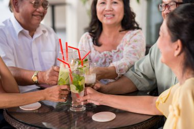 Üst düzey insanlar tungur gözlük