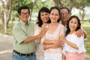 Vietnamca grup gülümseyen insanlar yaşlı