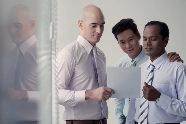 Multi-ethnic business team — Stock Photo, Image