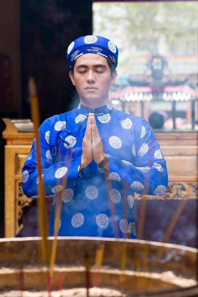 Man Praying with closed eyes — Stock Photo, Image