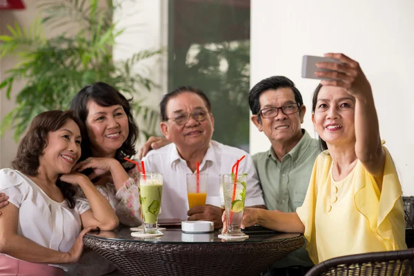 Aged woman talking selfie with friends — Stock Photo, Image