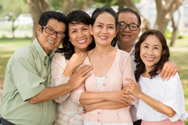 Mature people bonding together — Stock Photo, Image