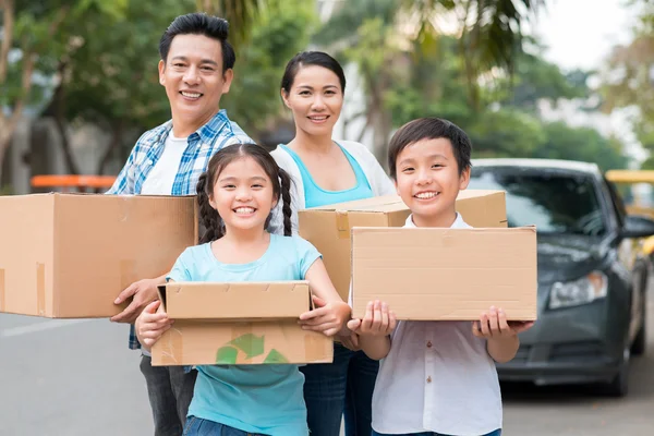 Fröhliche vietnamesische Familie — Stockfoto