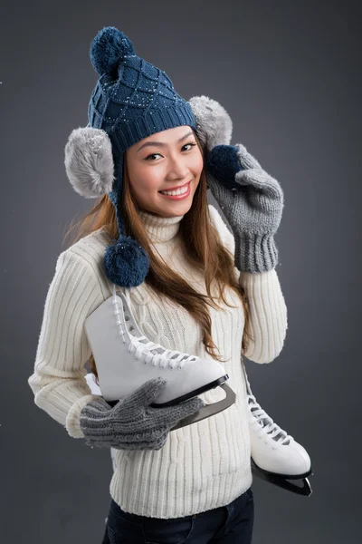 Mujer vietnamita con patines de figura — Foto de Stock