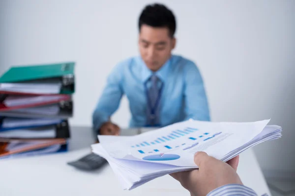 Hand passing financial document — Stock Photo, Image