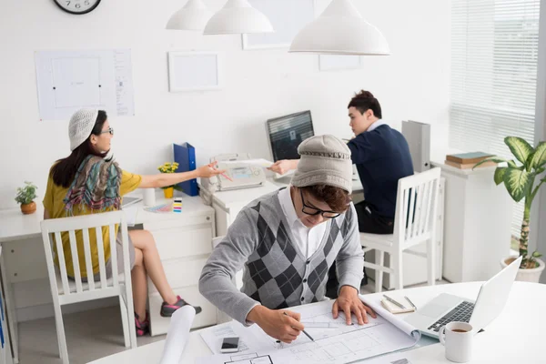 Architects working in the office — Stock Photo, Image