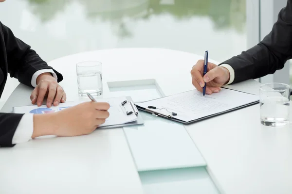 Business people discussing financial documents — Stock Photo, Image