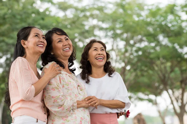 Senior Vietnamese dames — Stockfoto