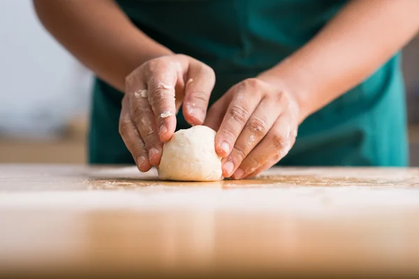 Hamur topları şekillendirme — Stok fotoğraf