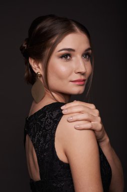 muhteşem bir genç kadın