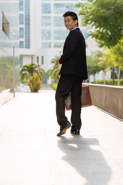 Cheerful businessman outdoors — Stock Photo, Image