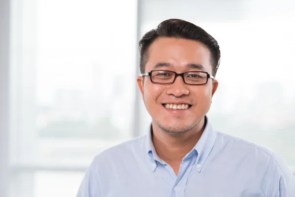 Smiling Vietnamese man in glasses — Stock Photo, Image