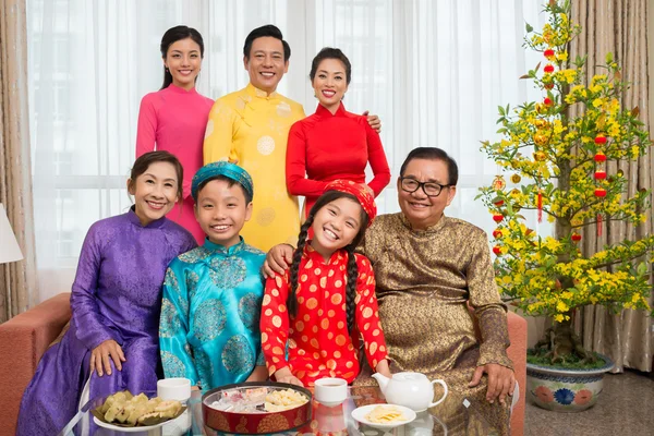 Vietnamese family in national costumes — Stock Photo, Image
