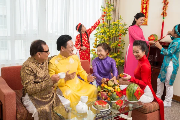 Família se preparando para a celebração Tet — Fotografia de Stock