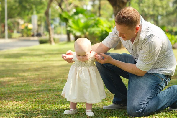 Baby  making first steps — Stock Photo, Image