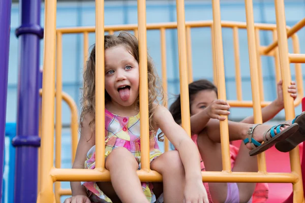 Chica mostrando lengua — Foto de Stock