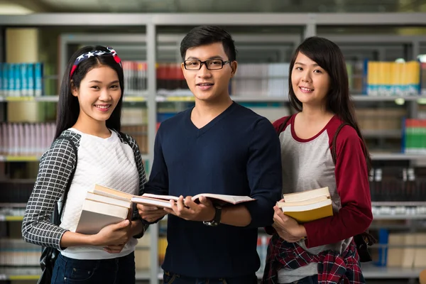 Gruppo di studenti universitari — Foto Stock