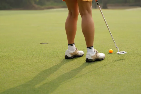 Hitting the ball with a putter — Stock Photo, Image