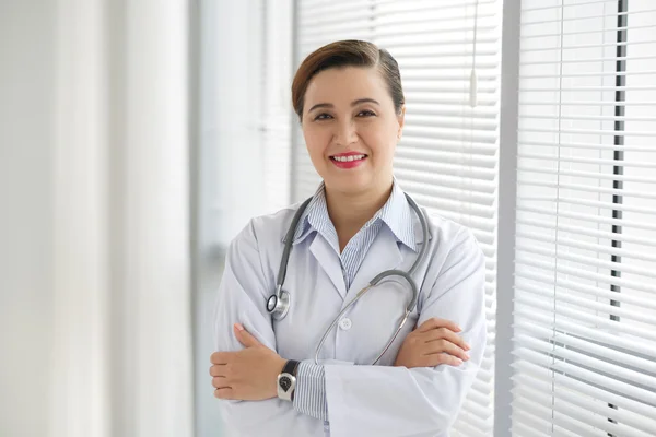 Asian female doctor — Stock Photo, Image