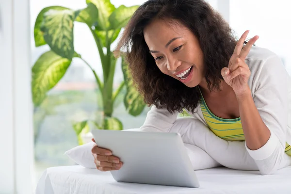 Vrouw met videogesprek — Stockfoto