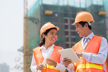 Mühendis ve kadın meslektaşı