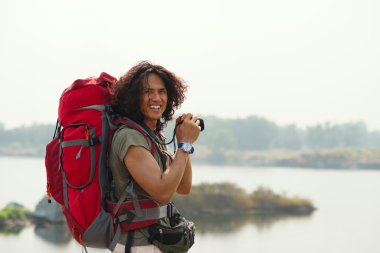 Mutlu doğa fotoğrafçısı