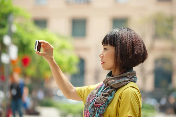 Turist med foto — Stockfoto