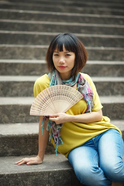 Giovane donna asiatica — Foto Stock